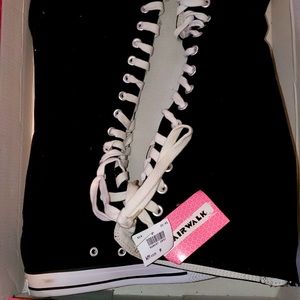 Airwalk Women’s 9 Lace Up, Knee High Blk Sneakers